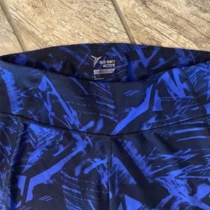 Size medium Old Navy workout leggings